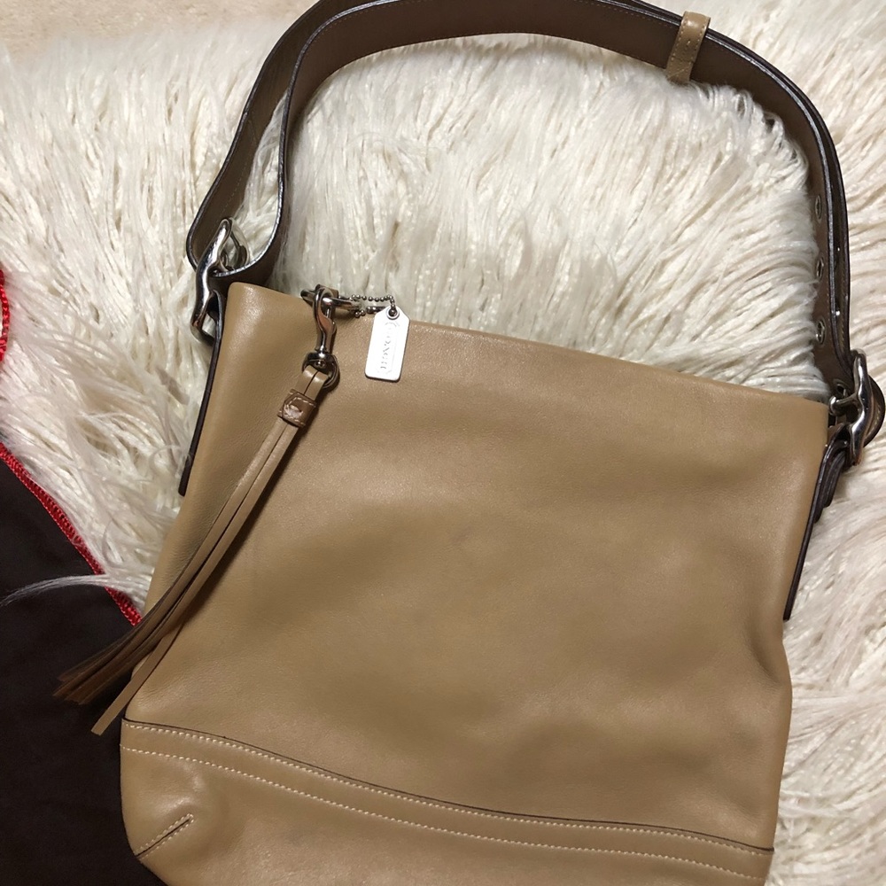 Authentic leather coach purse. Excellent